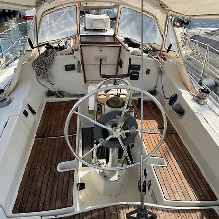 船上ホテル Voilier Eolia Prunete