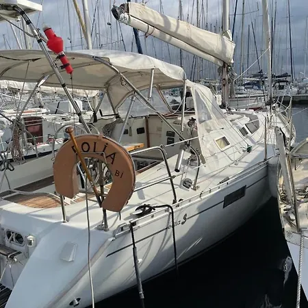 船上ホテル Voilier Eolia